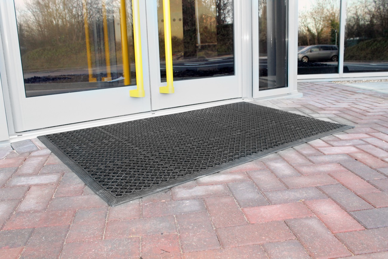 Gpc Circular Surface Mat 1500 X 900 Mm Black