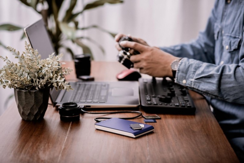 An Computer angeschlossene externe Festplatte