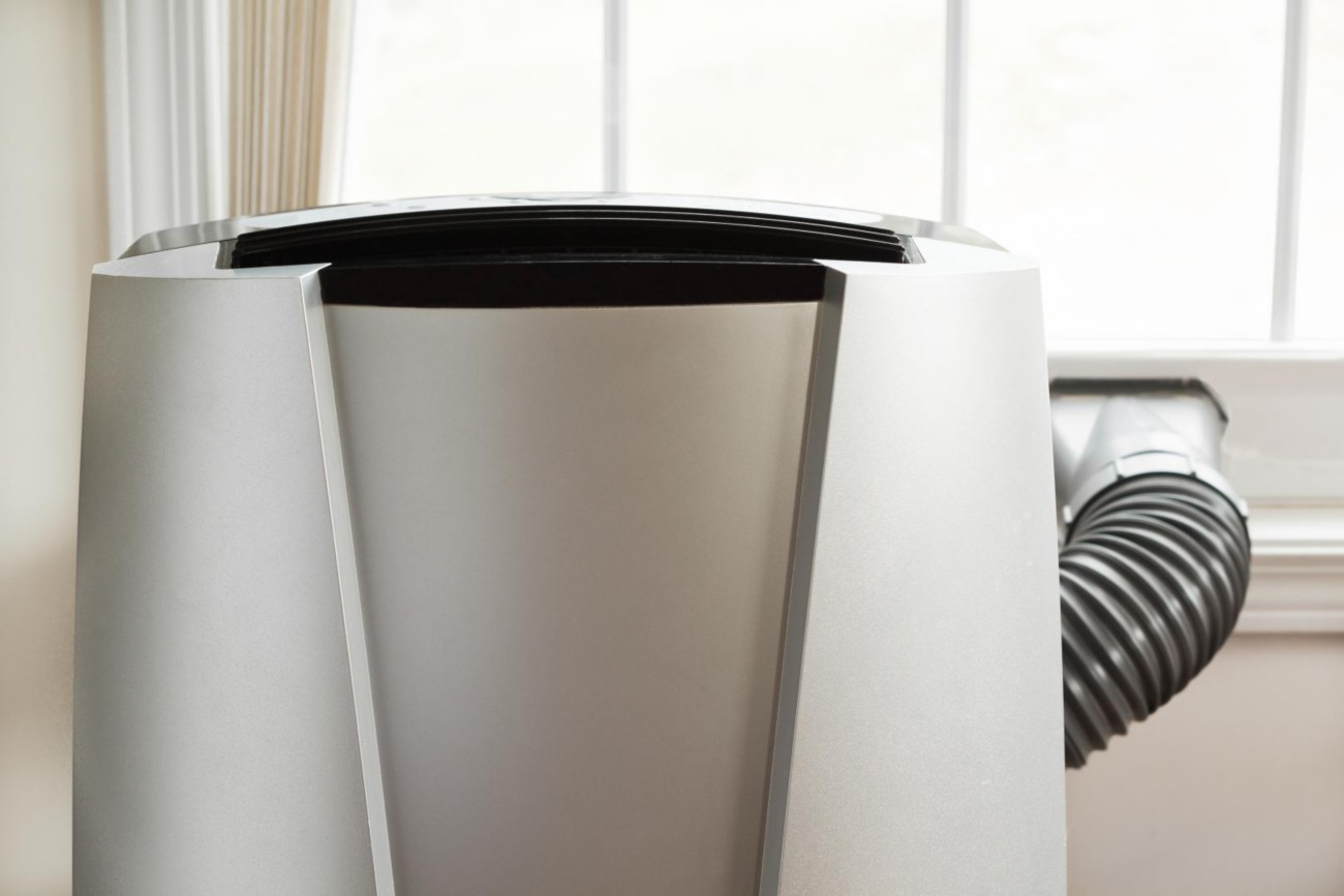 mobile Klimaanlage mit Schlauch zum Fenster